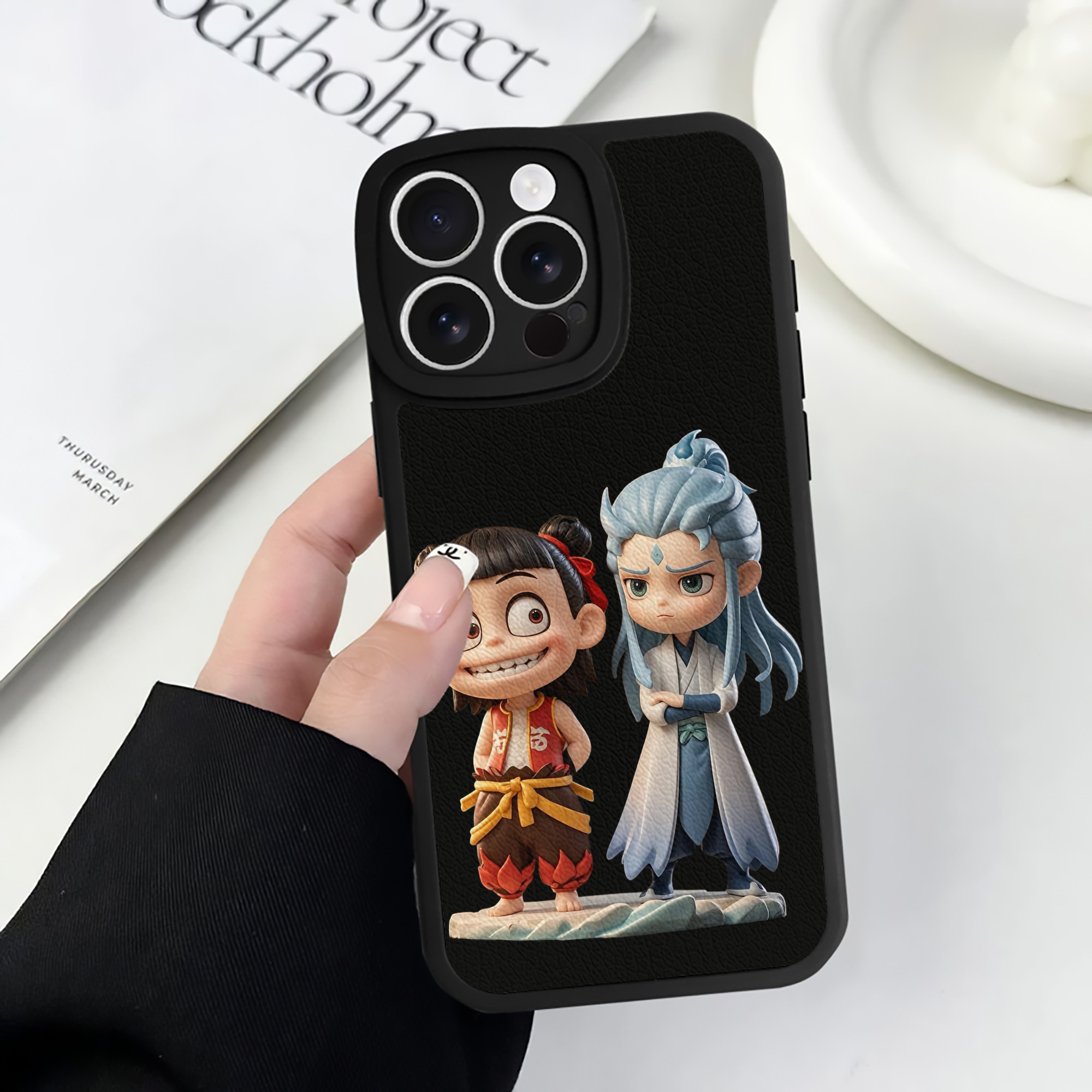 （画像用） Ne Zha 2 ナタ 魔童の大暴れ 【iPhone 16シリーズ対応】シリコンスマホケース（レザー調） 材質：シリコン